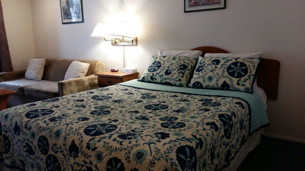 Chase Country Inn 외부 사진