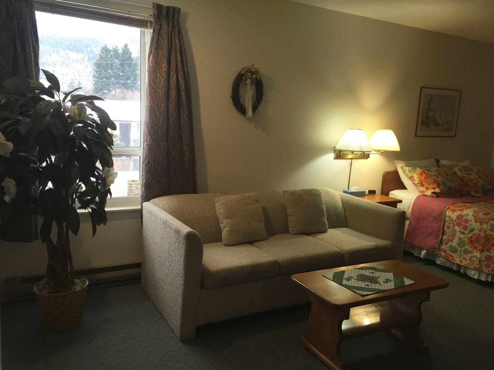Chase Country Inn 외부 사진