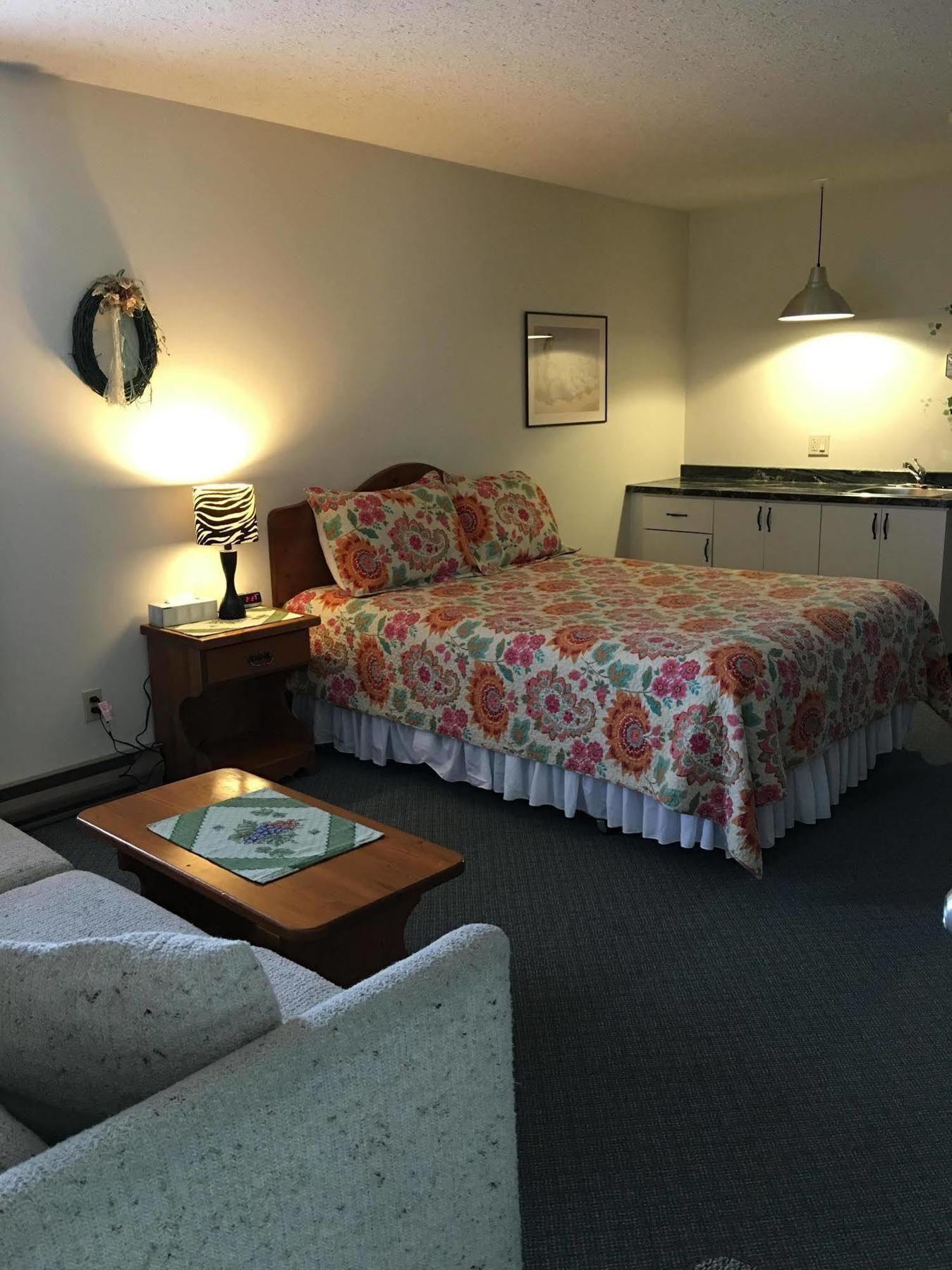 Chase Country Inn 외부 사진