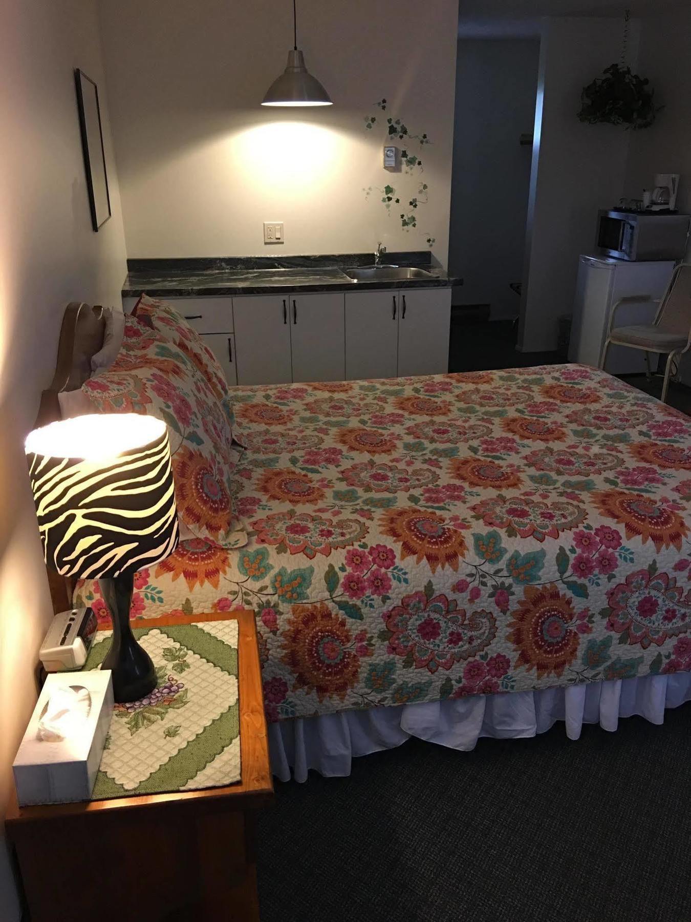Chase Country Inn 외부 사진