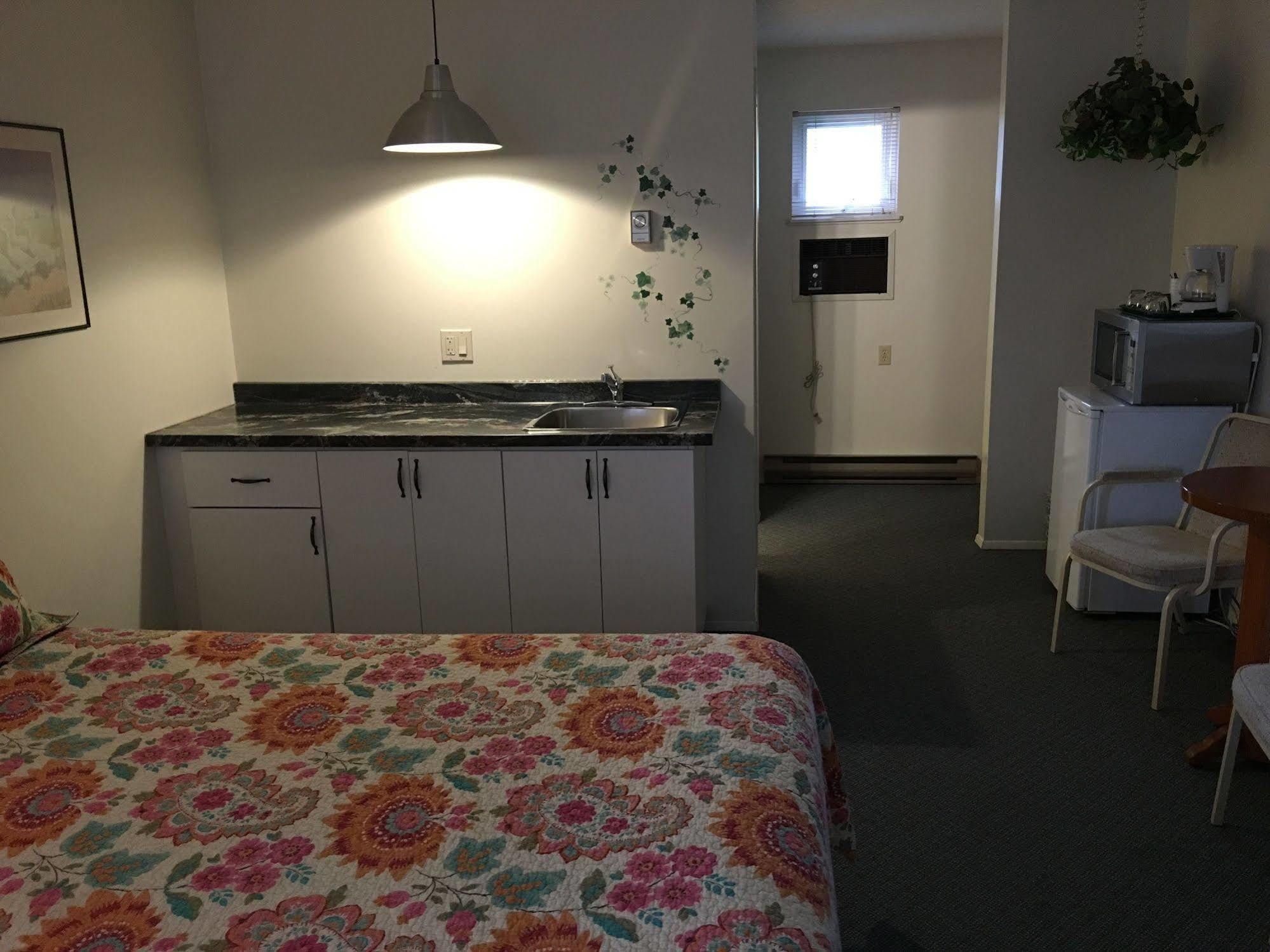 Chase Country Inn 외부 사진