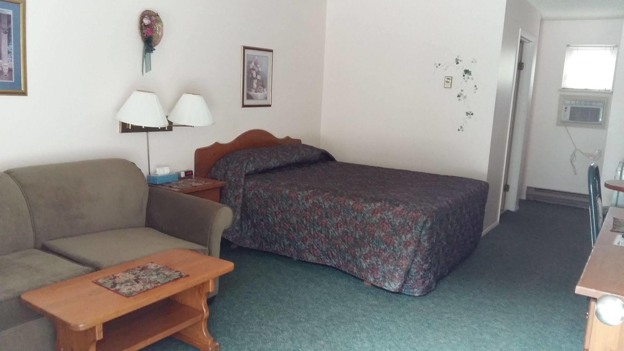 Chase Country Inn 외부 사진