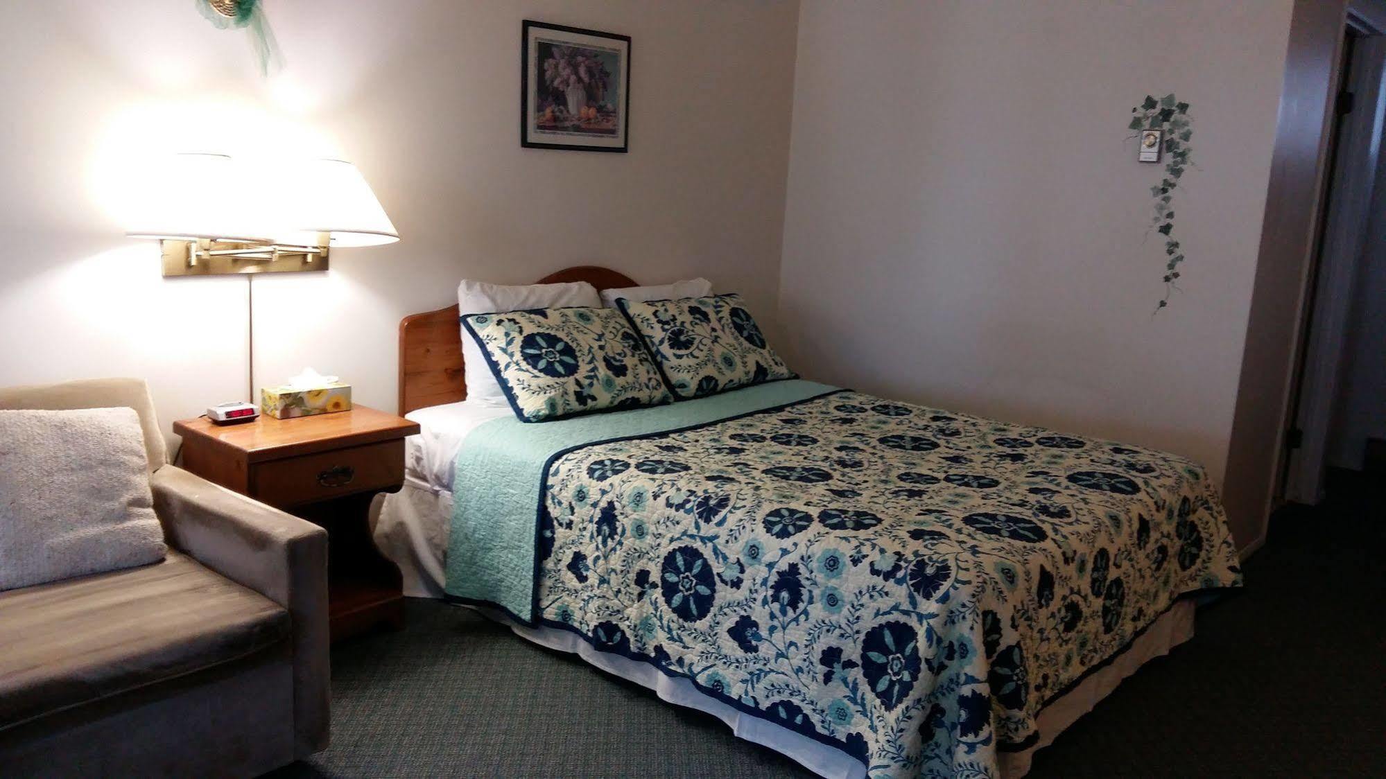 Chase Country Inn 외부 사진