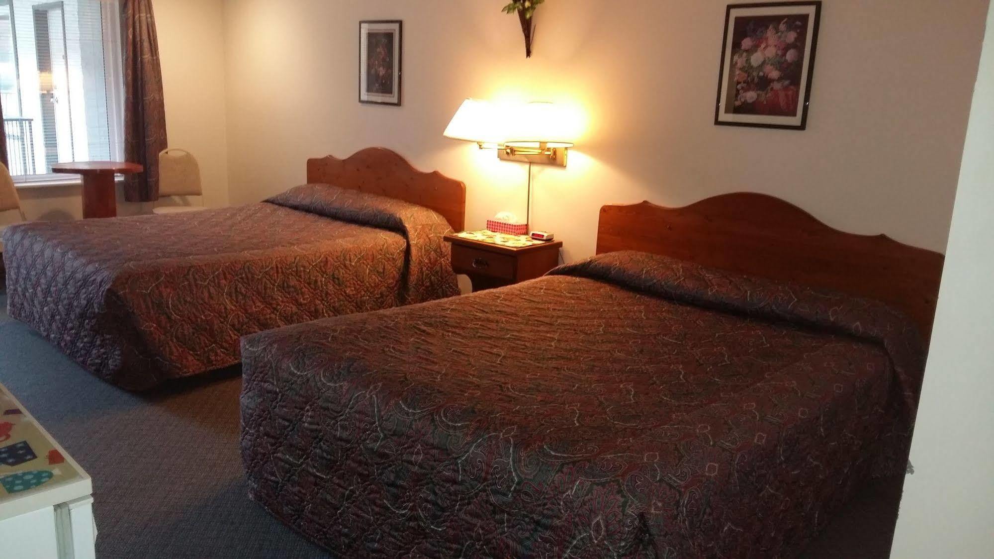 Chase Country Inn 외부 사진