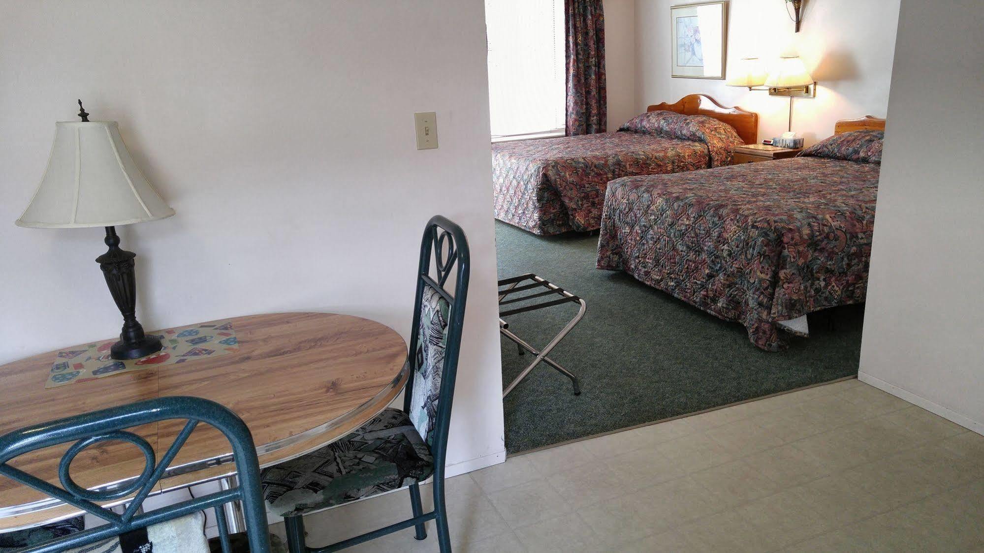 Chase Country Inn 외부 사진