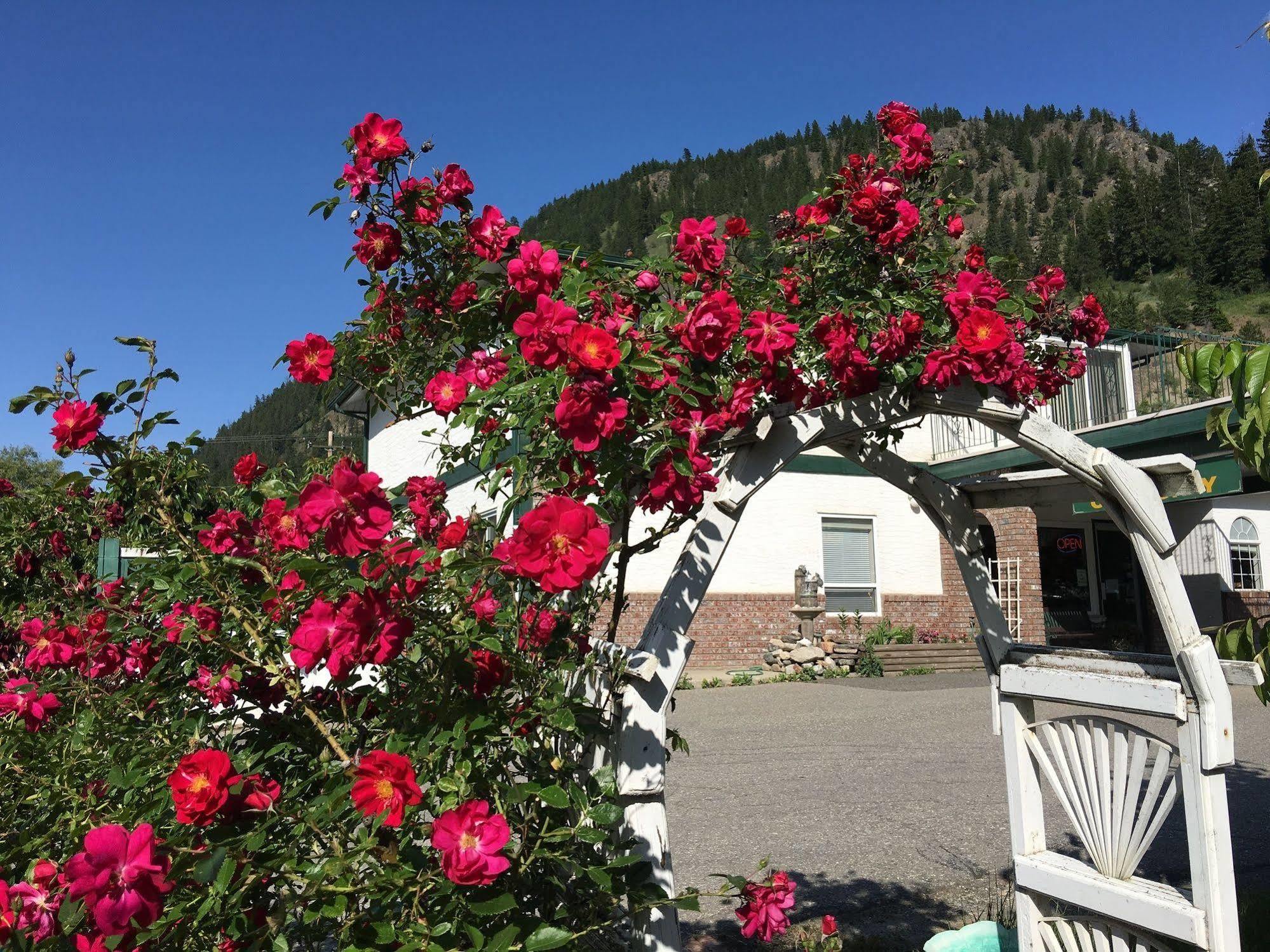 Chase Country Inn 외부 사진