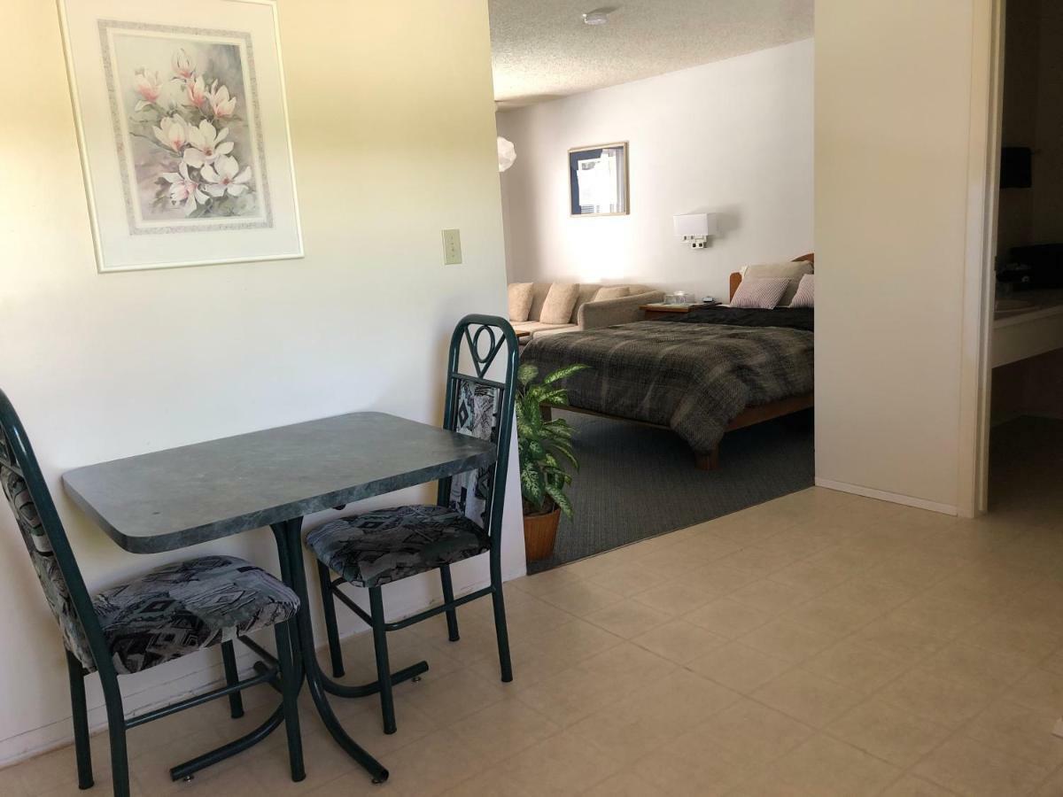 Chase Country Inn 외부 사진